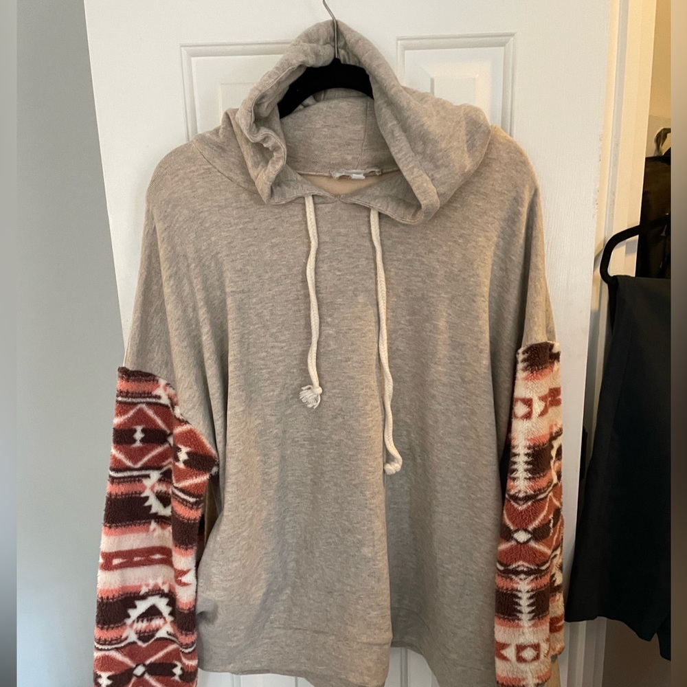 Suzanne Betro oversized tunic hoodie with fleece Aztec sleeves. Size L